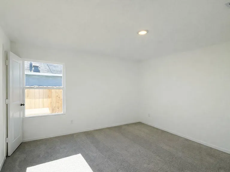 15684 Plum Brook Dr — Photo 5