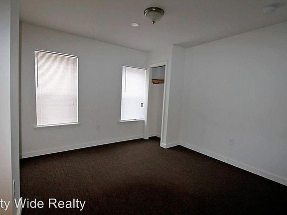 2nd image of 1904 N Darien St