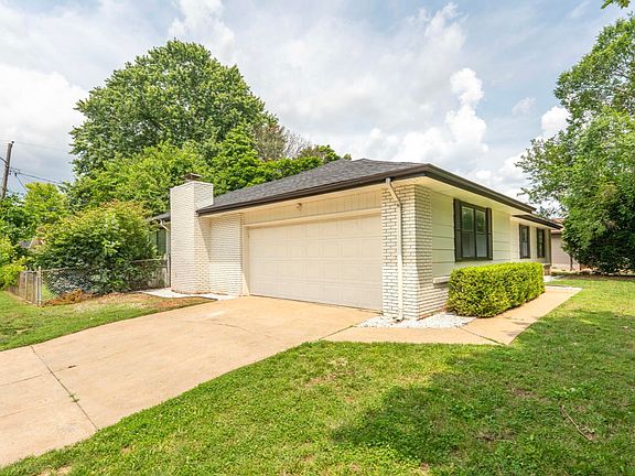 2nd image of 739 E Powell St