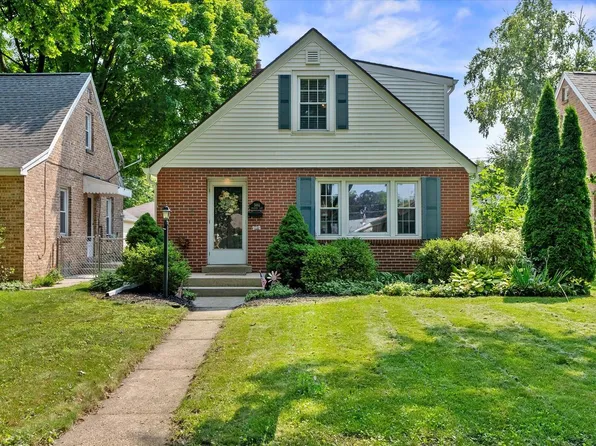 5664 North Braeburn LANE, Glendale, WI 53209