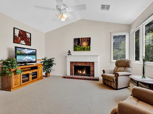 8647 Westlake DRIVE, Greendale, WI 53129