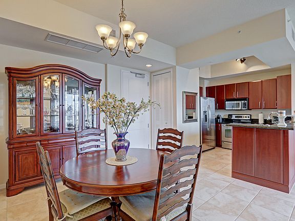 5th image of 403 S Sapodilla Avenue #Ph1-9