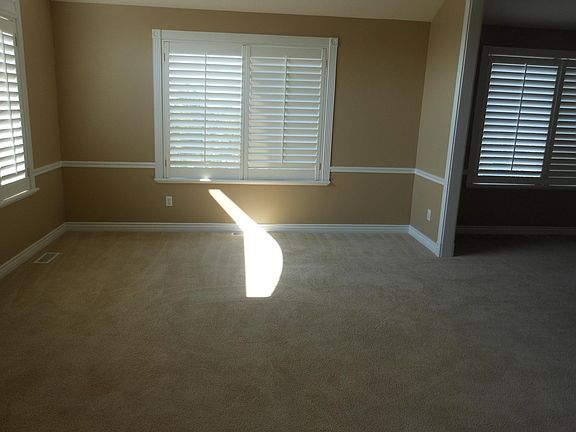 3rd image of 1837 E New River Dr