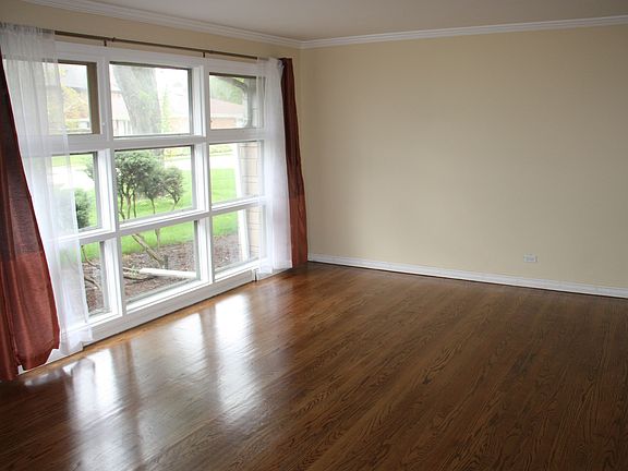 4th image of 458 N Highland Ave