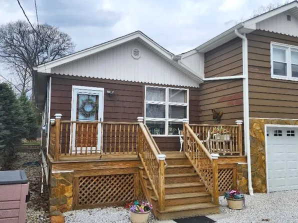 106 Maxim Dr, Hopatcong Boro, NJ 07843