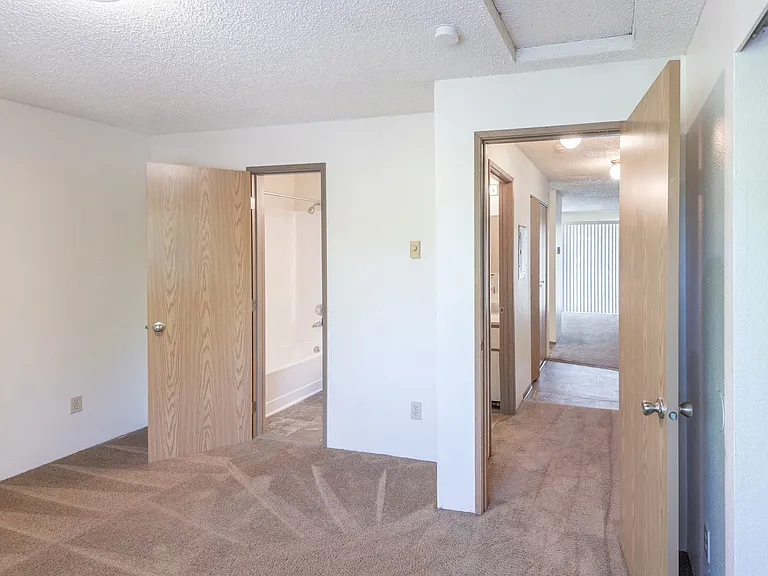 Black Lake Apartments — Photo 34