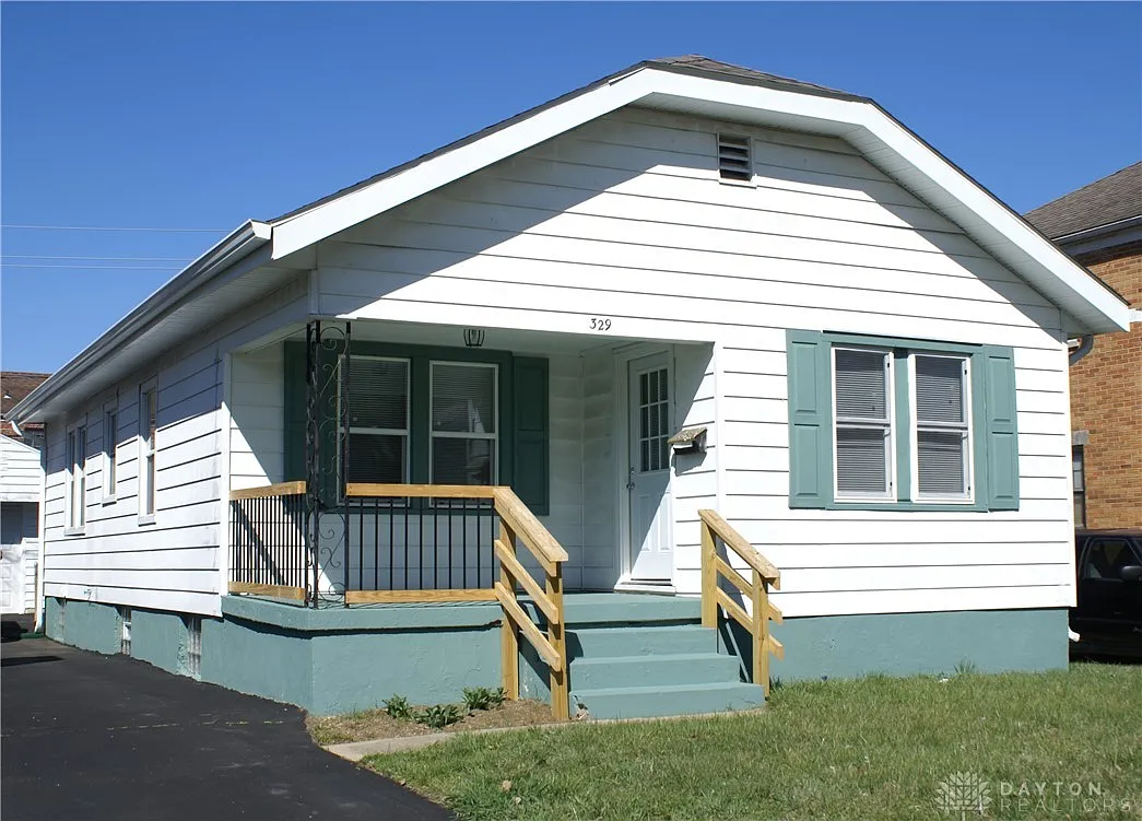 329 E Bruce Ave photo 1