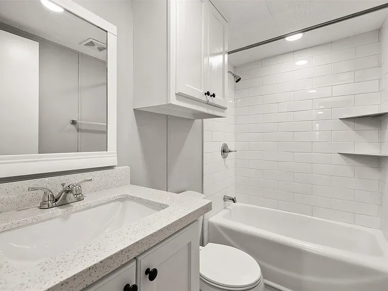 2222 N Austin Ave #23 — Photo 15