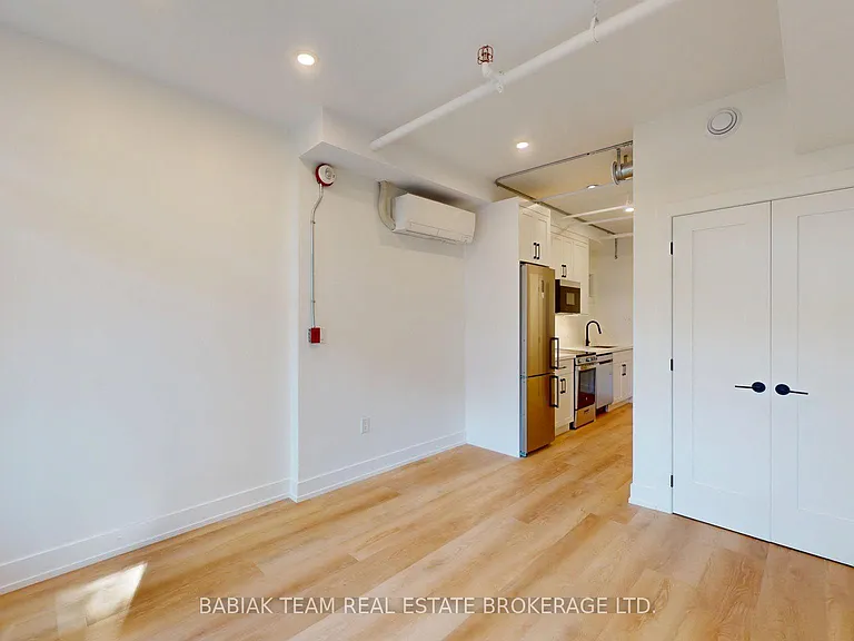 656 Annette St #102 — Photo 5