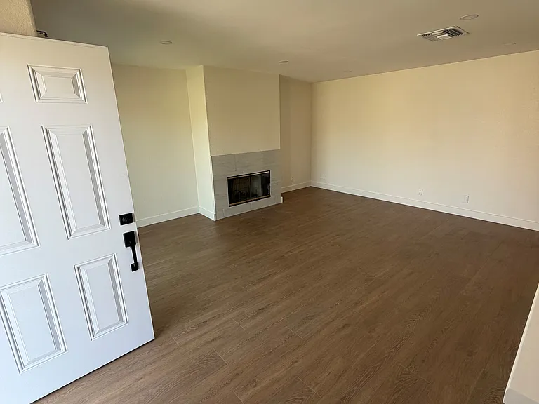 Living room - Photo 1