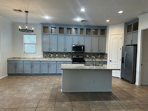 2nd image of 2712 E Redwood Pl