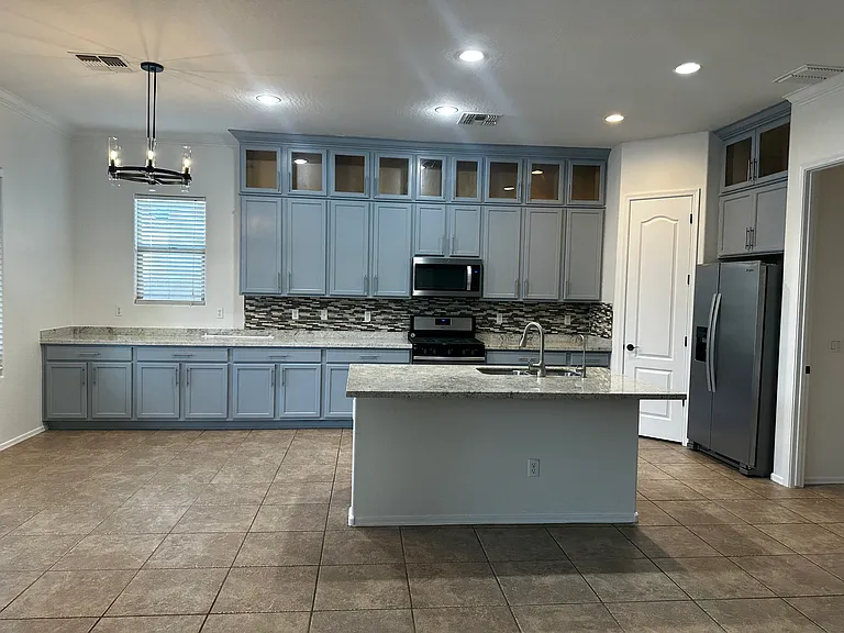 2712 E Redwood Pl — Photo 2
