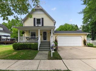 318 Gregory St, Howell, MI 48843