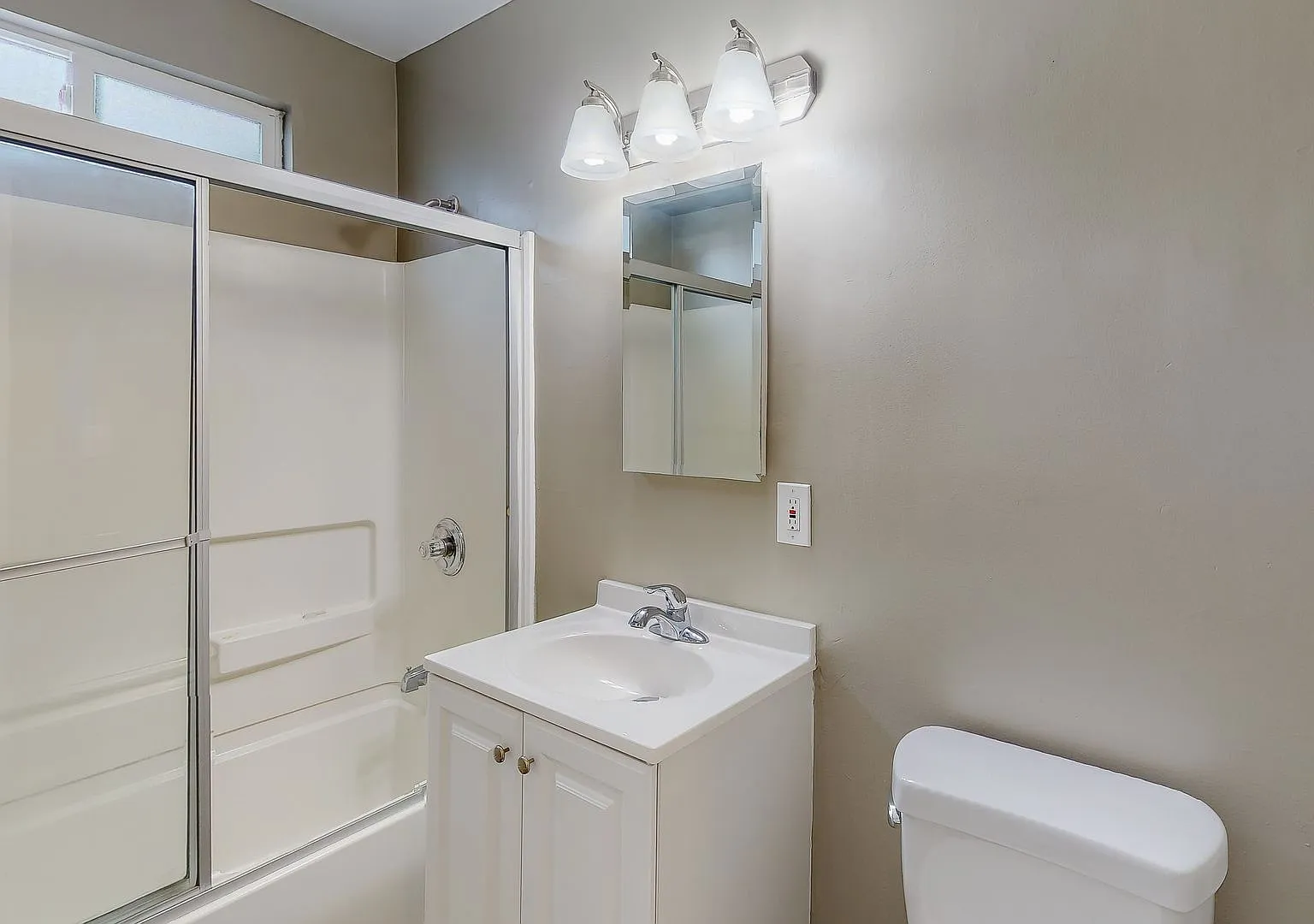 1818 N Kingsley Drive — Photo 4