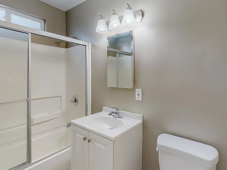 1818 N Kingsley Dr — Photo 19