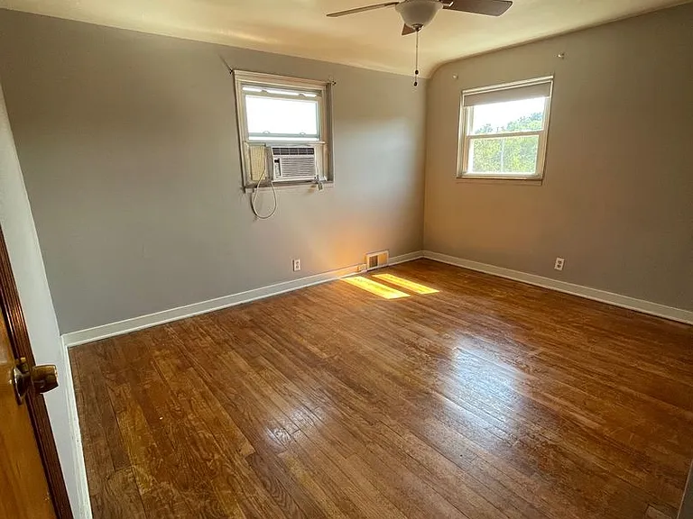 250 Locust St — Photo 13