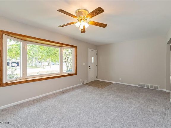 3rd image of 308 Thelma Dr