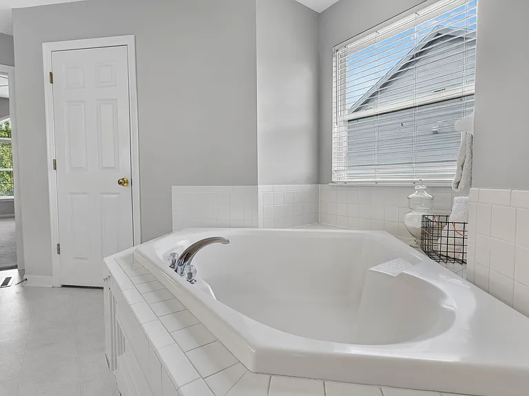 3811 Pine Bank Dr — Photo 34