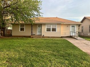 1612 Hunt Ave, Clinton, OK 73601