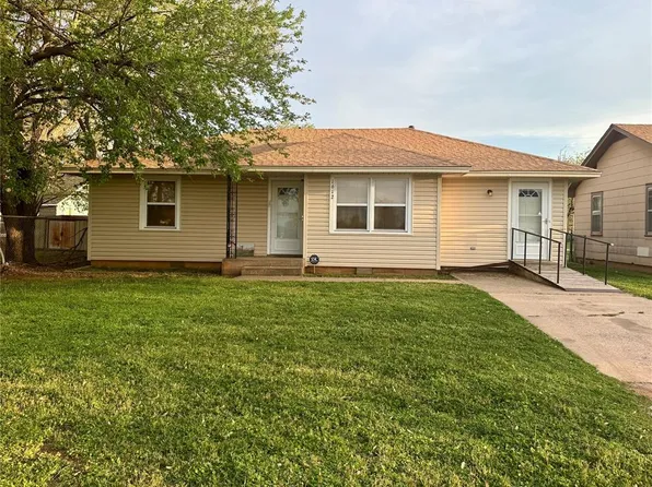 1612 Hunt Ave, Clinton, OK 73601