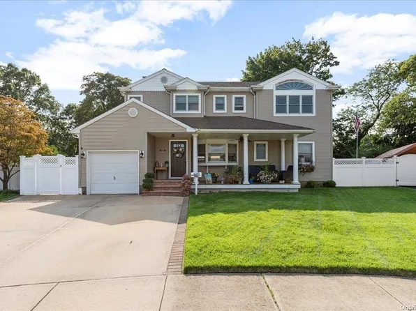 50 Crestline Avenue, Bethpage, NY 11714