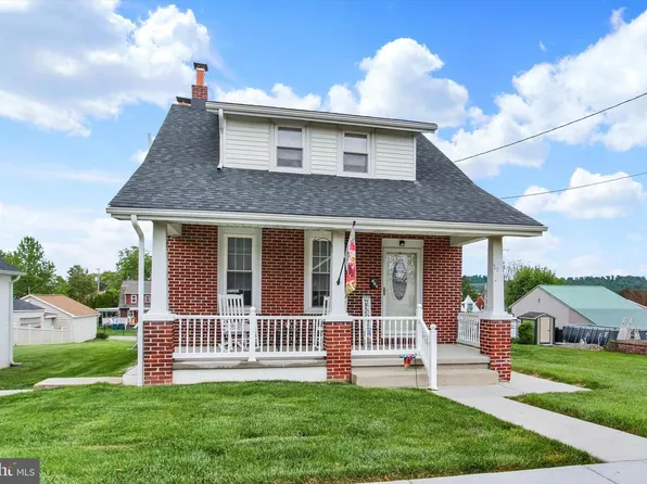 125 N High St, Spring Grove, PA 17362