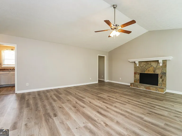 2704 Laurel View Dr — Photo 5