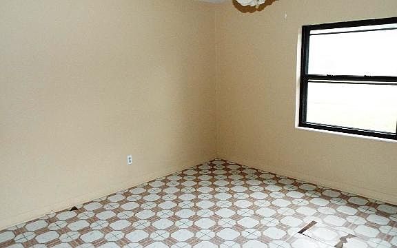 5th image of 42 Woodham Ave