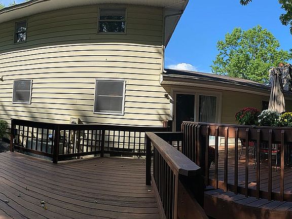 5th image of 920 Golden Dr