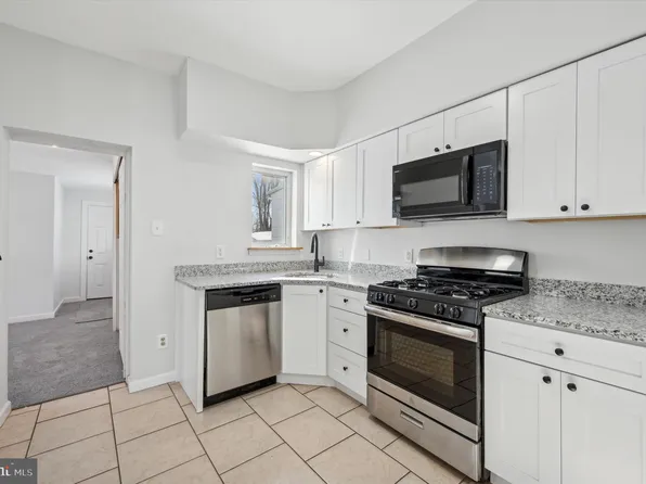 712 Ash Ave, Collingdale, PA 19023