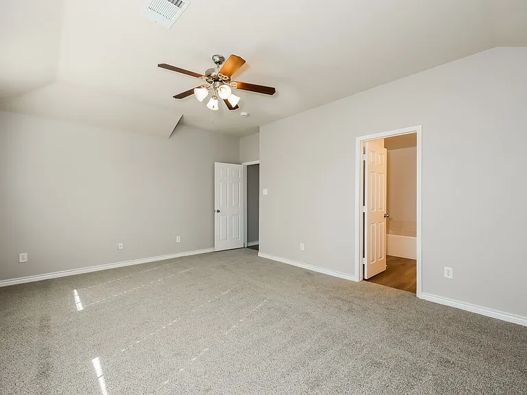 1204 Boxwood Dr — Photo 11
