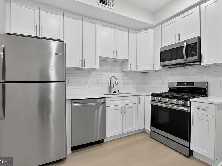 630 N 2nd St #2 — Photo 3
