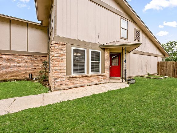 3rd image of 9735 Fortune Ridge Dr