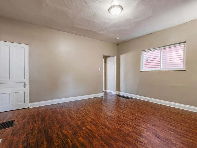 2120 Salisbury St S — Photo 13