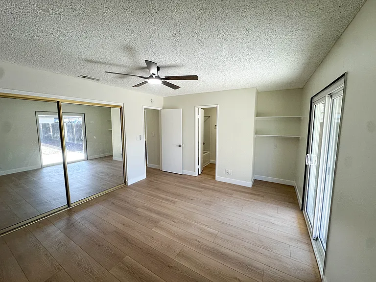 2576 Lime St #2578 — Photo 15