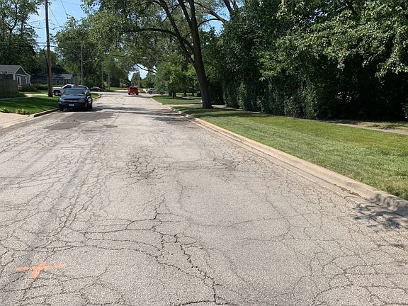 5th image of 230 E Hawthorne Dr