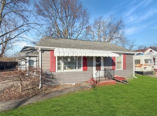 1314 Davis St, Charleston, IL 61920