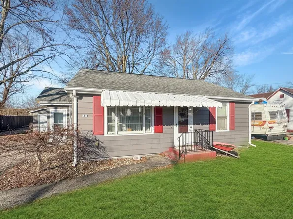 1314 Davis St, Charleston, IL 61920