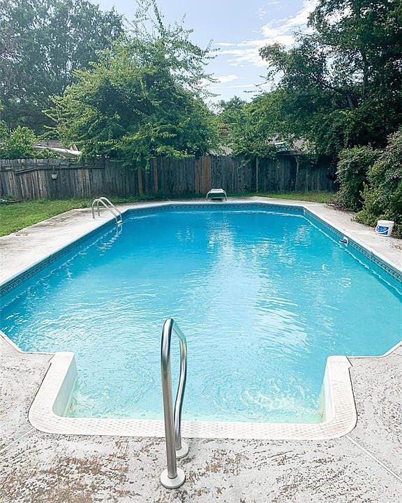2nd image of 608 Sandhurst Dr