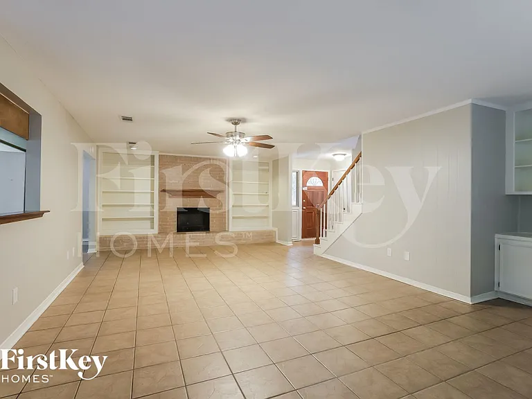 7019 Rosebrook Cir — Photo 4