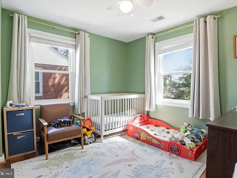 2147 S Oakland St — Photo 13