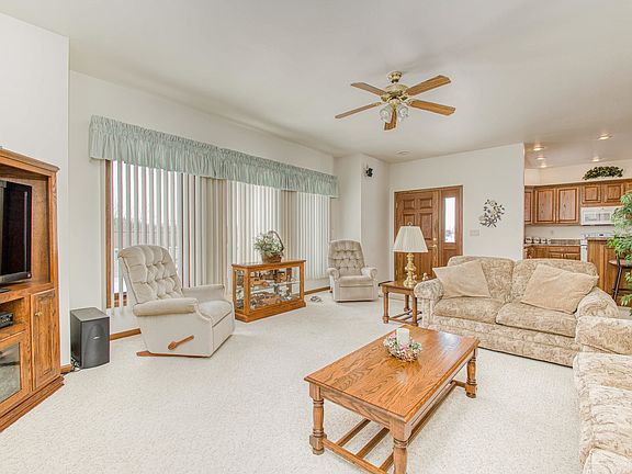 3rd image of 285 Creek Dr