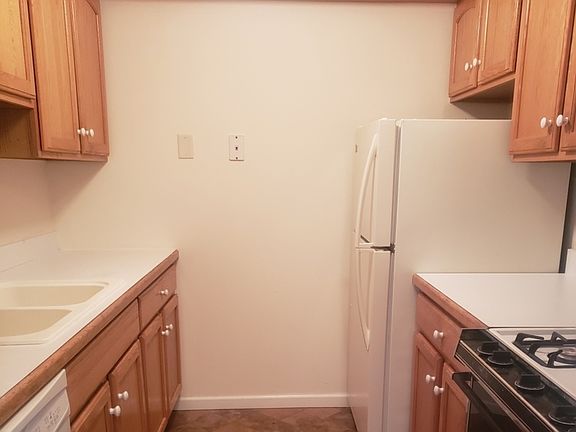 4th image of 277 Shorewood Dr APT 2A