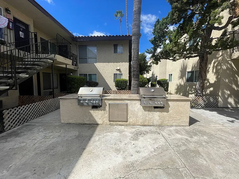 La Paloma Apartments — Photo 5