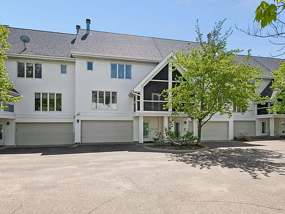 2nd image of 930 Dartmouth Pl SE