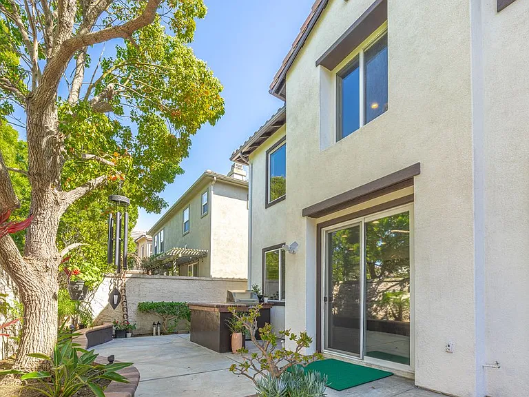 18571 Amalia Ln — Photo 37