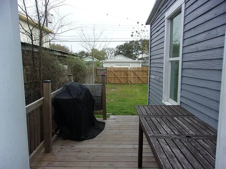 5214 Avenue R — Photo 17
