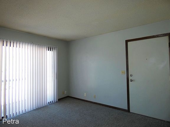 2nd image of 905 W 11th St N Unit 201
