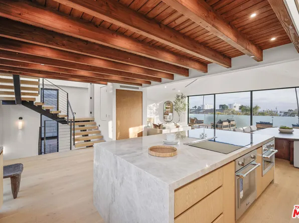 2530 Beverley Ave, Santa Monica, CA 90405