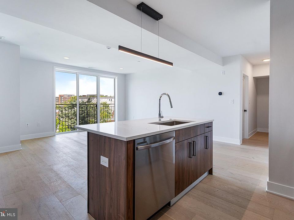 1st image of 845 19th St NE #Penthouse 12
